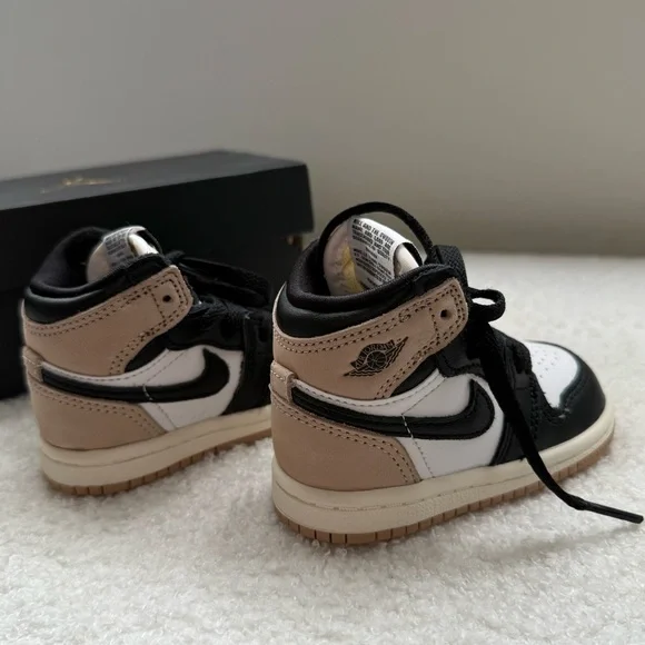 Nike Air Jordan Baby Sneakers "Latte" - Picture 5 of 9